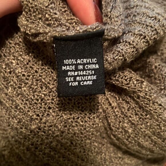 Moon & Madison Womens Knit V-Neck Back Twist Pullover Sweater - Picture 6 of 6